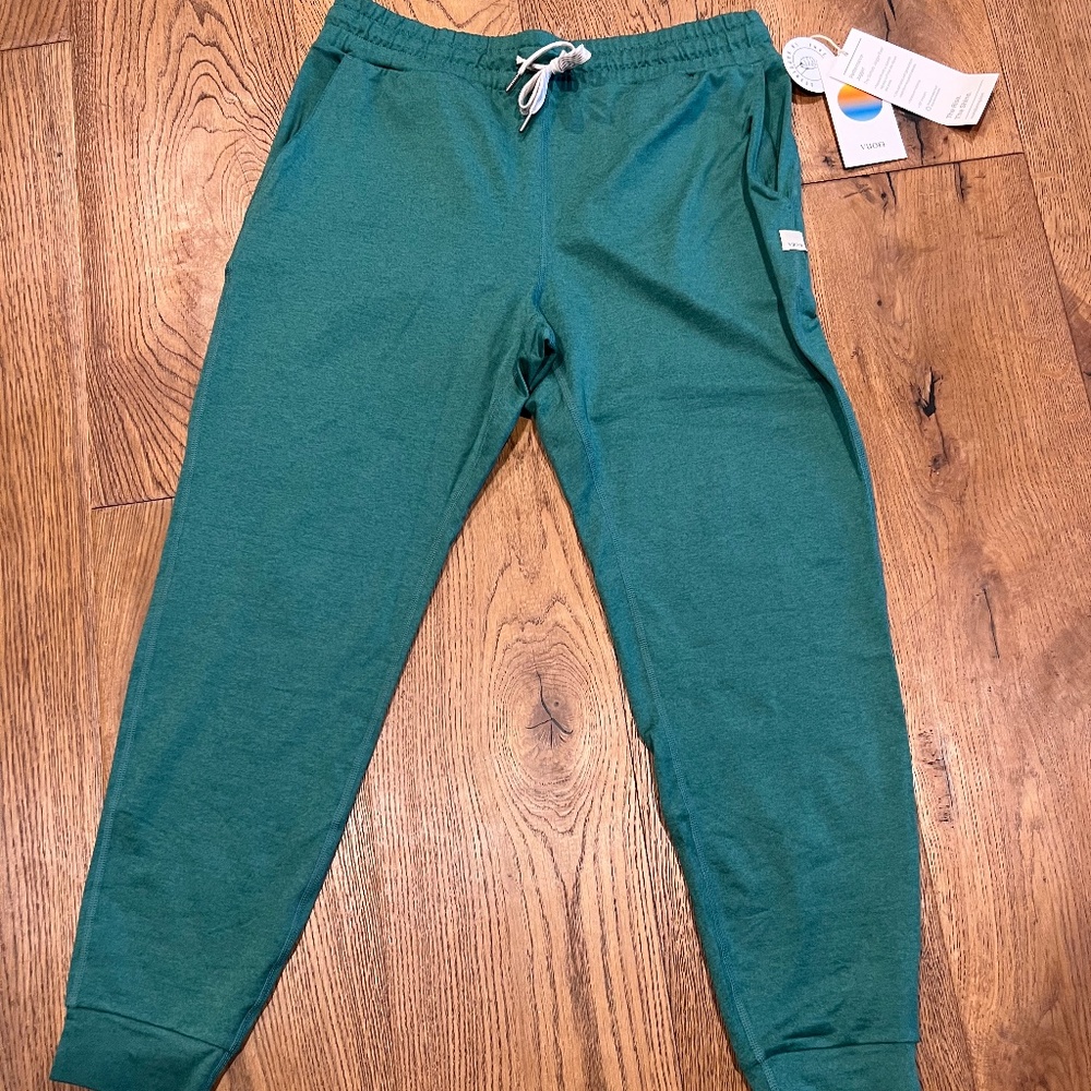 Vuori Performance Jogger size small Womens